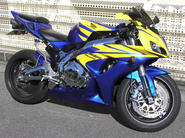 CBR1000RR åࡡ󥦥ϺǶХ!